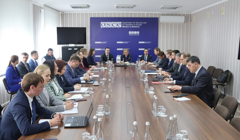 Диалог под напряжением
