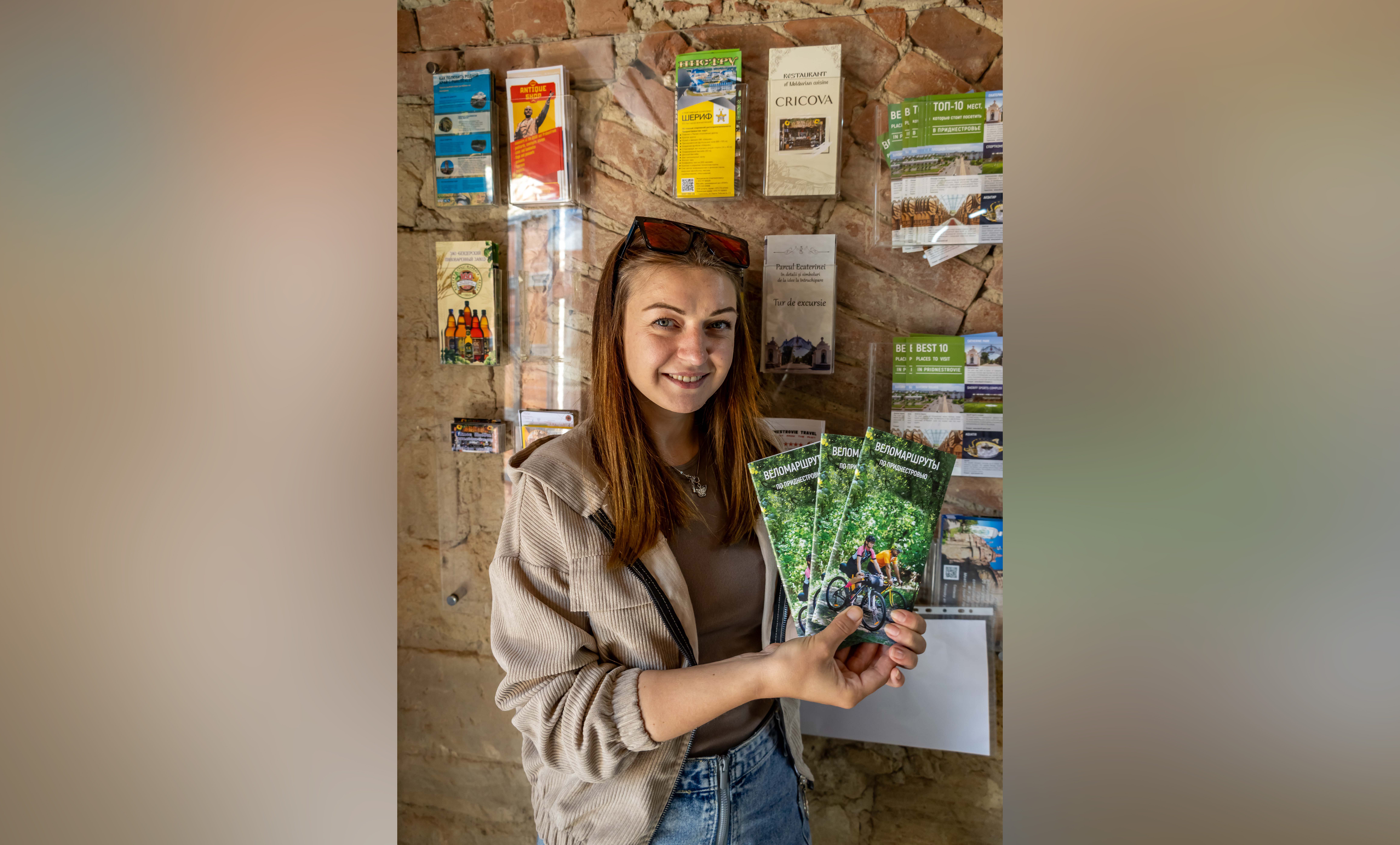 Анна Турку, специалист Туристического информационного центра в Бендерской крепости копия