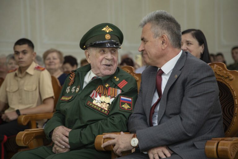 Приказ Главнокомандующего выполнил