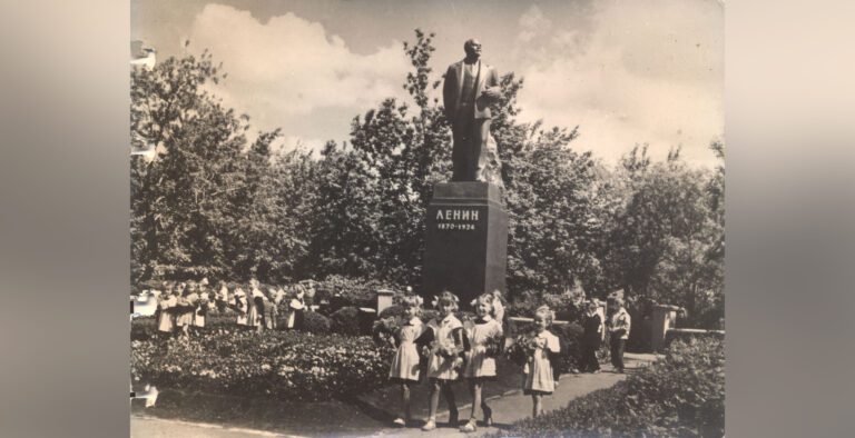 И Ленин такой молодой