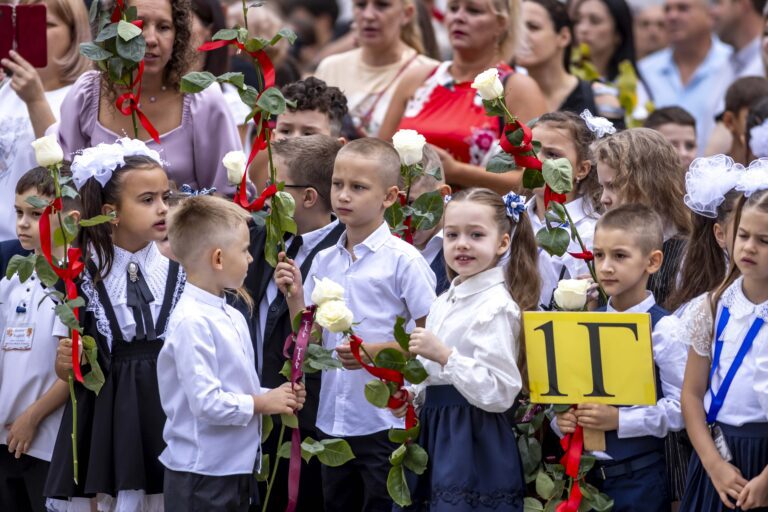 О тех, кто нас выводит в люди